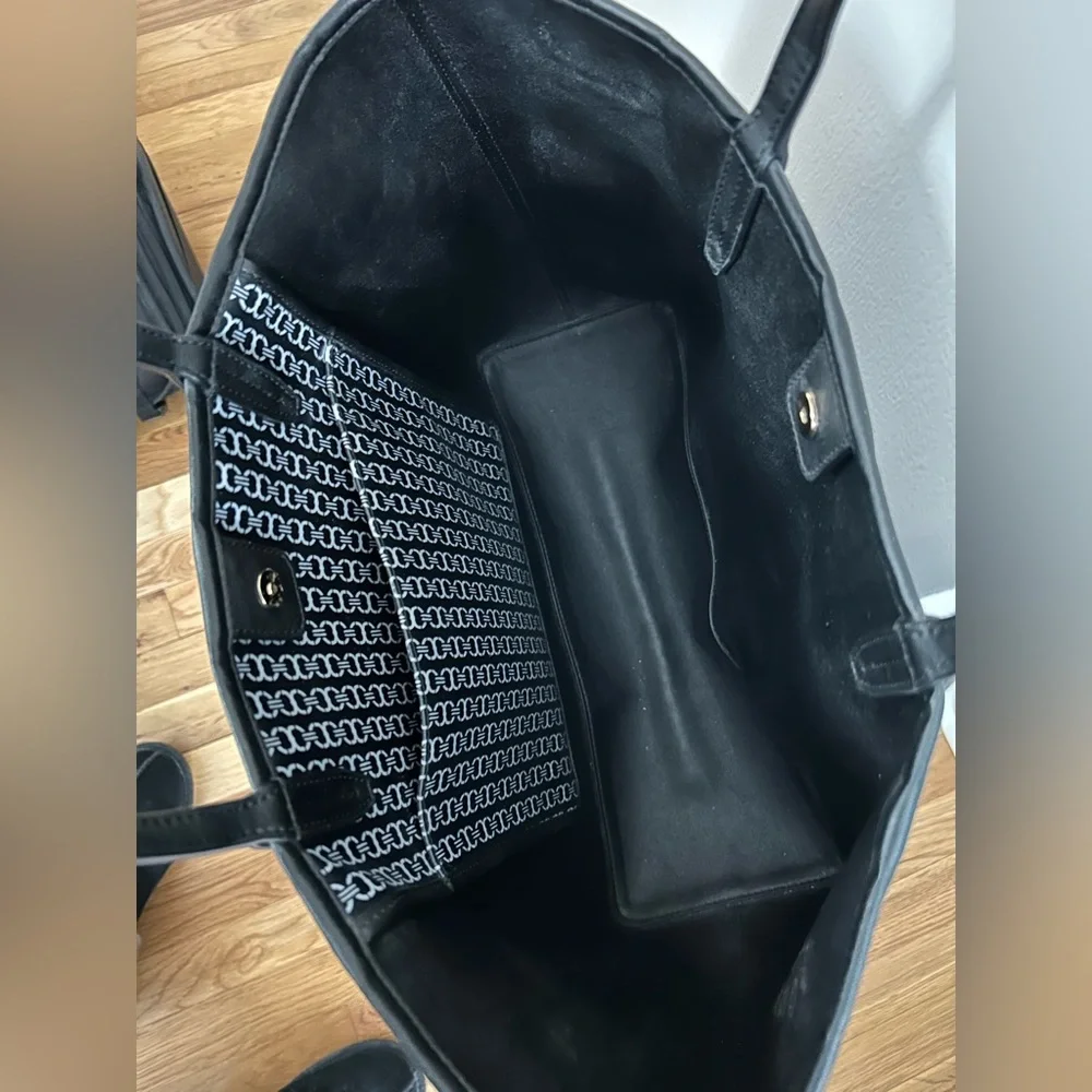 Tory Burch Black Gemini Link Tote - Picture 5 of 5